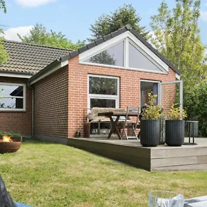 Villa - Cozy House, 10 Min From Center